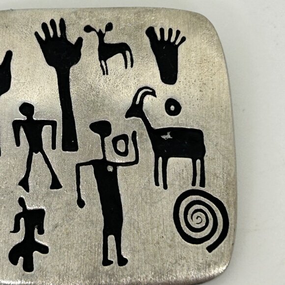 Alice Seely 2000 Tribal Silvertone Brooch With Engraved Petroglyph Design 1.75 I - Picture 4 of 13